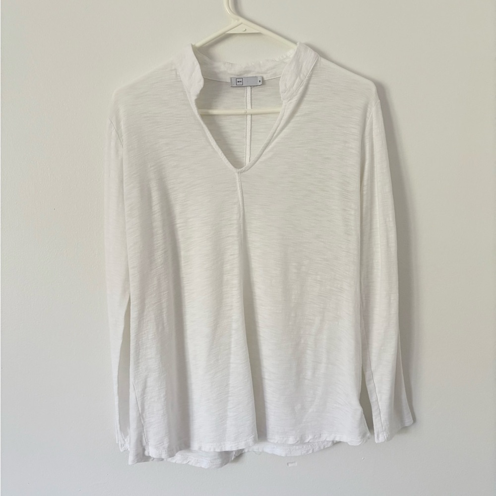 Lightweight White V-Neck Long Sleeve Top